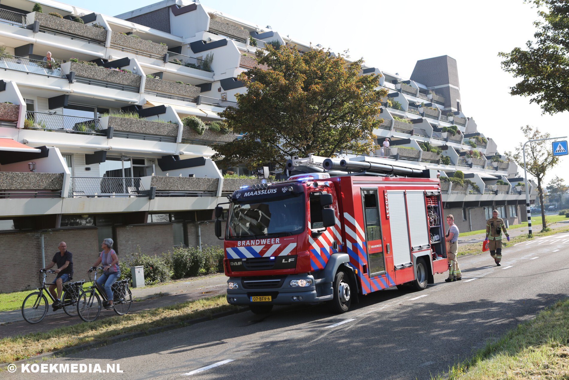 Brandweer assisteert ambulancedienst bij betreden woning in Maassluis