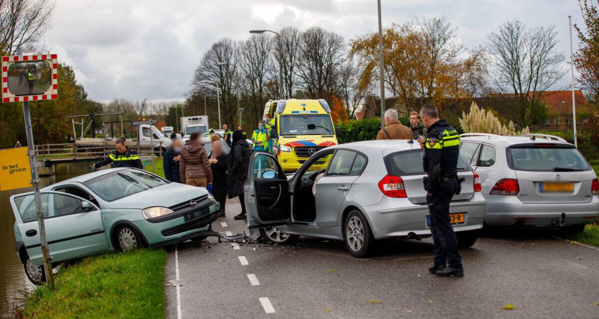Twee gewonden bij aanrijding met 3 voertuigen- Oostgaag  Maasland