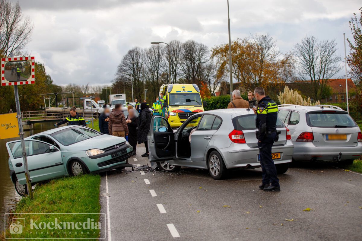 Twee gewonden bij aanrijding met 3 voertuigen- Oostgaag  Maasland