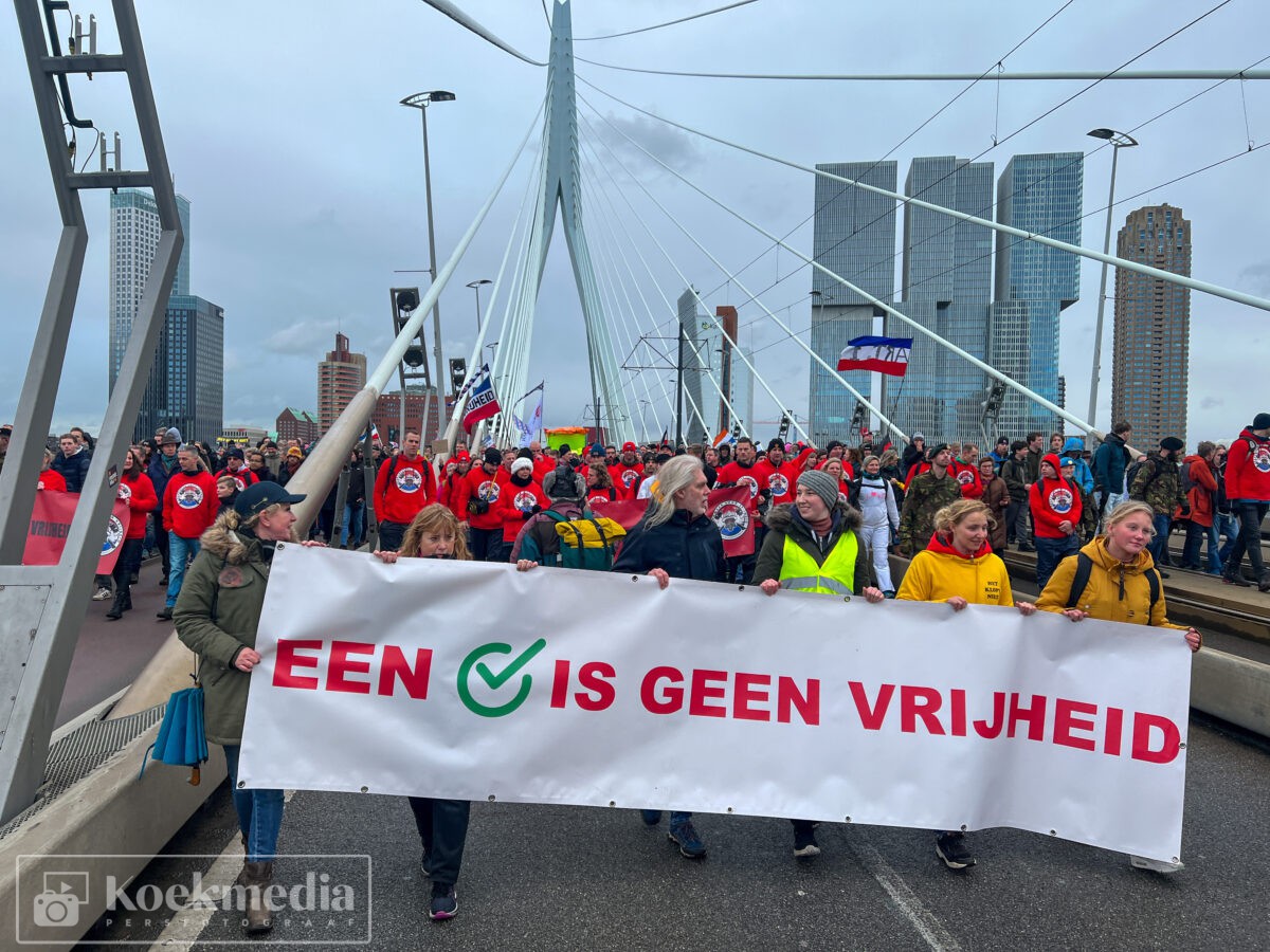 Coronamars en politieactie in Rotterdam rustig verlopen
