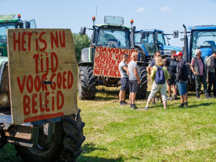 Boerenprotest uit Midden-Delfland onderweg naar Den Haag