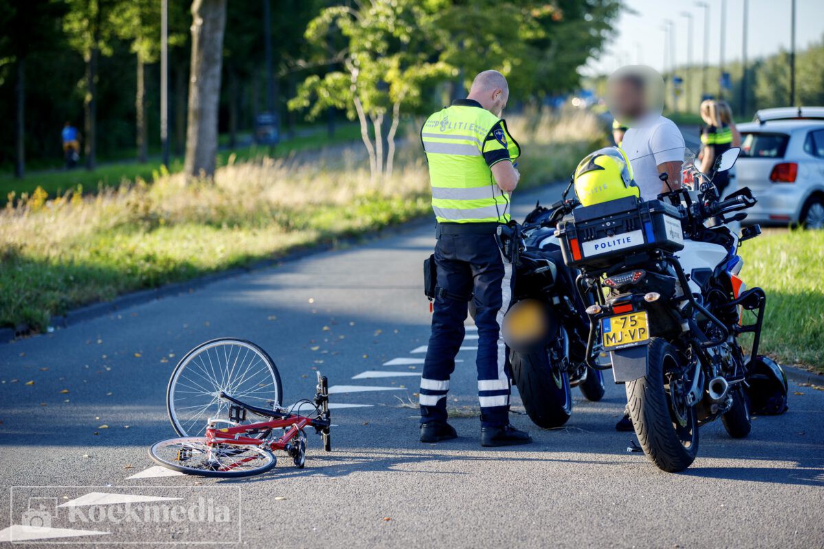 Jonge fietser raakt ernstig gewond na aanrijding met motor.
